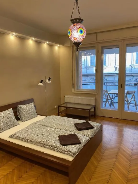 Central Place With Balcony Budapest Apartment